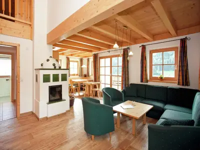Ein Sitzbereich in der Unterkunft Chalet in Königsleiten near Ski Bus & Pool