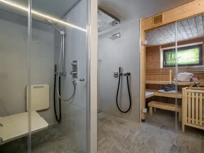 Ein Badezimmer in der Unterkunft Luxury Central Kirchberg