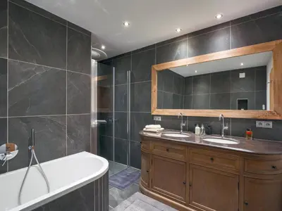 Ein Badezimmer in der Unterkunft Luxury Central Kirchberg