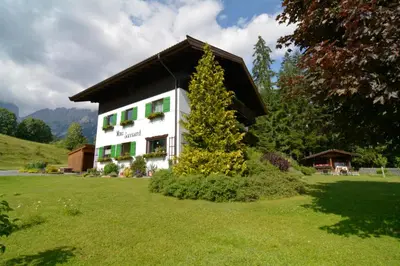 Ein Garten an der Unterkunft Haus Sonnwend