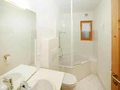 Ein Badezimmer in der Unterkunft Chalet in Königsleiten near Zillertal Arena