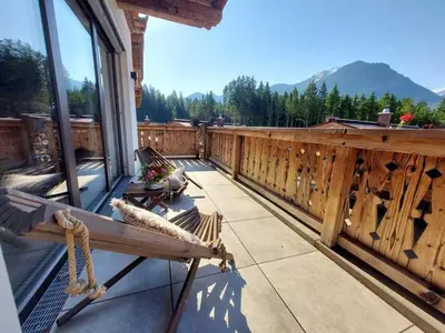 Ein allgemeiner Bergblick oder ein Berglick von des Chalets aus
