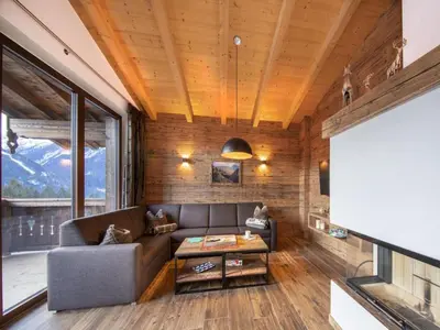 Ein Sitzbereich in der Unterkunft Alpine Chalet with Sauna and Balcony
