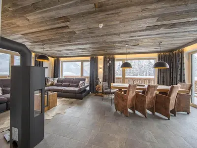 Ein Sitzbereich in der Unterkunft Chalet near Wildkogel Arena