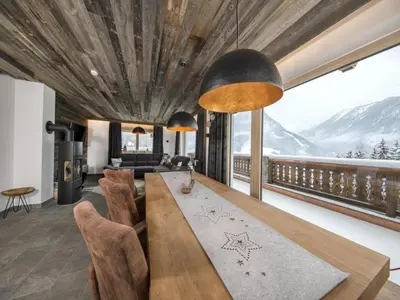 Ein allgemeiner Bergblick oder ein Berglick von des Chalets aus