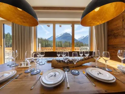 Ein allgemeiner Bergblick oder ein Berglick von des Chalets aus