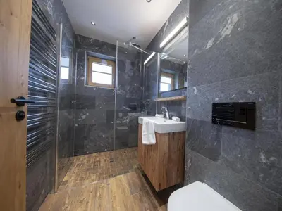 Ein Badezimmer in der Unterkunft Luxury Chalet with Views and Sauna