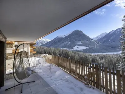 Ein allgemeiner Bergblick oder ein Berglick von des Chalets aus