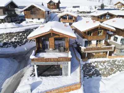 Alpine Chalet with Mountain Views im Winter