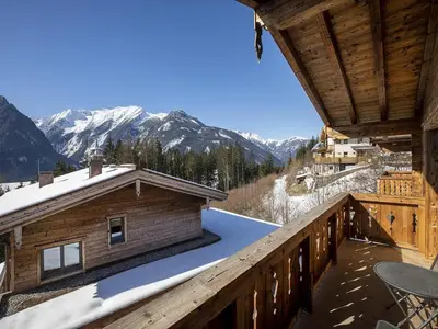 Ein allgemeiner Bergblick oder ein Berglick von des Chalets aus