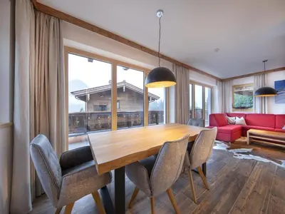 Ein Sitzbereich in der Unterkunft Chalet in Neukirchen near Slopes