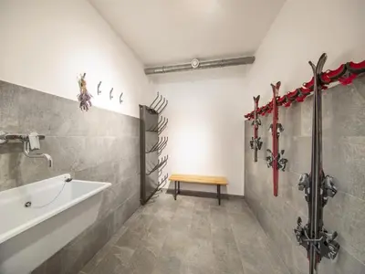Ein Badezimmer in der Unterkunft Chalet near Slopes, Sleeps 6