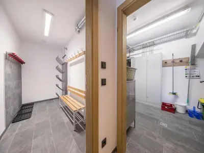 Küche/Küchenzeile in der Unterkunft Chalet Retreat with Terrace & Sauna