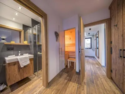 Ein Badezimmer in der Unterkunft Chalet Retreat with Terrace & Sauna