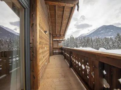 Ein allgemeiner Bergblick oder ein Berglick von des Chalets aus