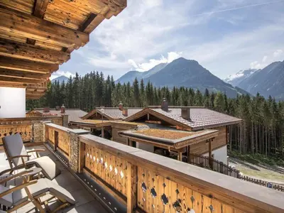 Ein allgemeiner Bergblick oder ein Berglick von des Chalets aus
