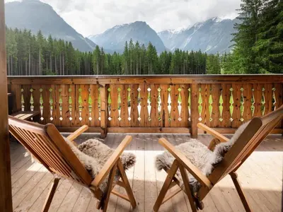 Ein allgemeiner Bergblick oder ein Berglick von des Chalets aus