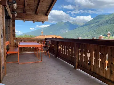 Ein allgemeiner Bergblick oder ein Berglick von des Chalets aus