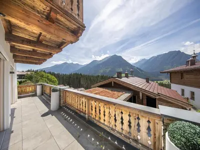 Ein allgemeiner Bergblick oder ein Berglick von des Chalets aus