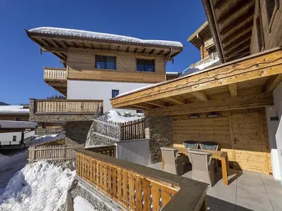 Ein Balkon oder eine Terrasse in der Unterkunft Stylish Chalet by Ski Slopes