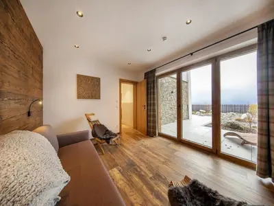 Ein Sitzbereich in der Unterkunft Ski-Friendly Chalet in Neukirchen