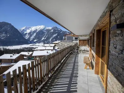 Ein allgemeiner Bergblick oder ein Berglick von des Chalets aus