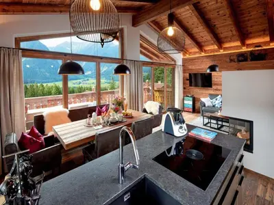 Ein allgemeiner Bergblick oder ein Berglick von des Chalets aus