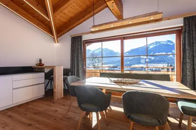 Ein allgemeiner Bergblick oder ein Berglick von der Ferienwohnung aus