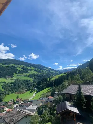 Ein allgemeiner Bergblick oder ein Berglick von der Ferienwohnung aus