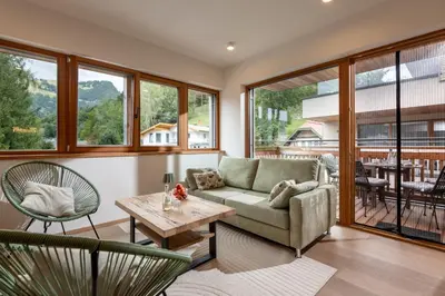 Ein Sitzbereich in der Unterkunft Apartment Fuchsbau - Natur, Ruhe, Geborgenheit - willkommen in Tirol