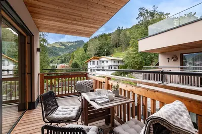 Ein allgemeiner Bergblick oder ein Berglick von der Ferienwohnung aus