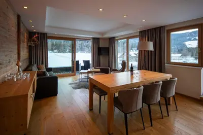 Ein Sitzbereich in der Unterkunft Berg & Golf Apartments Westendorf by ALPS RESORTS