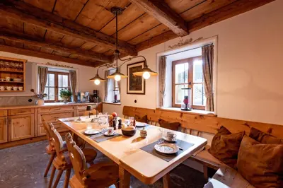 Ein Sitzbereich in der Unterkunft Maroslhof
