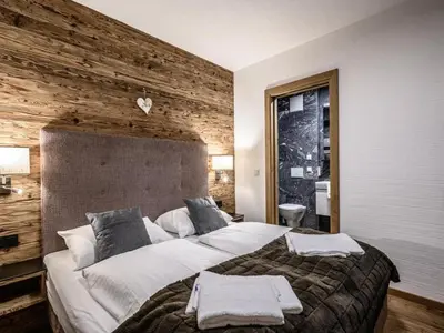 Ein Bett oder Betten in einem Zimmer der Unterkunft Nationalpark Chalet Dreiherrenspitze
