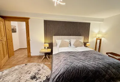 Ein Bett oder Betten in einem Zimmer der Unterkunft Auhäusl Residence for 6 with private Sauna by Belle-Stay
