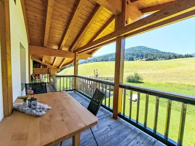 Ein allgemeiner Bergblick oder ein Berglick von der Ferienwohnung aus
