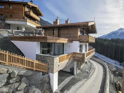 Ein allgemeiner Bergblick oder ein Berglick von des Chalets aus