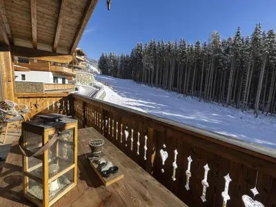 Ein Balkon oder eine Terrasse in der Unterkunft Chalet in Neukirchen by the Ski Area