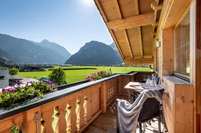 Ein allgemeiner Bergblick oder ein Berglick von der Ferienwohnung aus