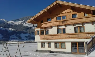 Ein allgemeiner Bergblick oder ein Berglick von der Ferienwohnung aus