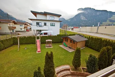 Ein allgemeiner Bergblick oder ein Berglick von der Ferienwohnung aus