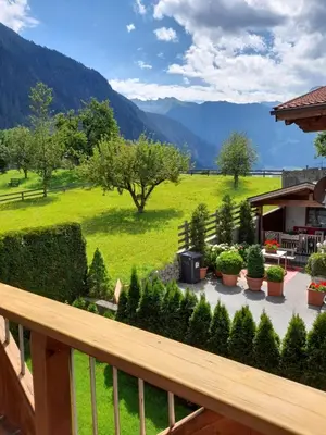 Ein allgemeiner Bergblick oder ein Berglick von der Ferienwohnung aus