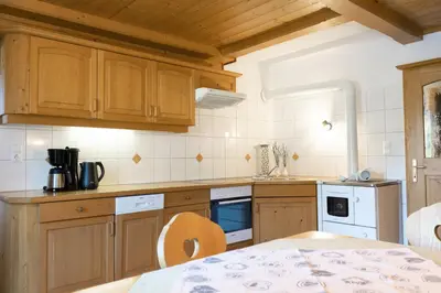 Küche/Küchenzeile in der Unterkunft ZuHaus Gruab - Dog Friendly Tyrolean Apartment with fireplace Wildshönau Premiumcard