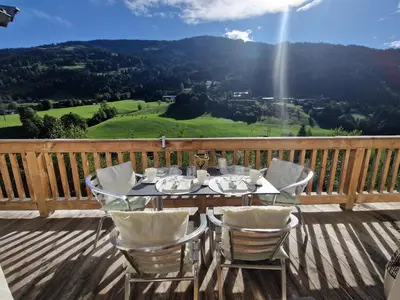 Ein allgemeiner Bergblick oder ein Berglick von des Ferienhauses aus