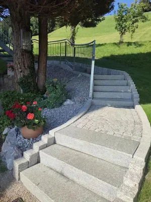 Ein Garten an der Unterkunft Ferienwohnung Hinteregghof