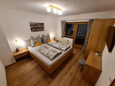 Ein Bett oder Betten in einem Zimmer der Unterkunft Landhaus KitzAlp (Alpenheim)