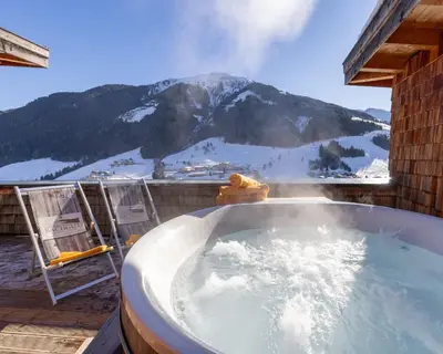 Ein allgemeiner Bergblick oder ein Berglick von des Ferienhauses aus