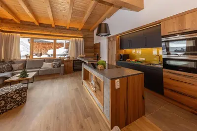 Küche/Küchenzeile in der Unterkunft Bachgut, das Resort am Berg - Chalet 2
