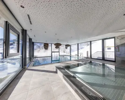 Der Swimmingpool an oder in der Nähe von Bachgut, das Resort am Berg - Stammhaus Winter