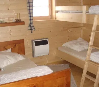 Ein Bett oder Betten in einem Zimmer der Unterkunft Mahderhütte